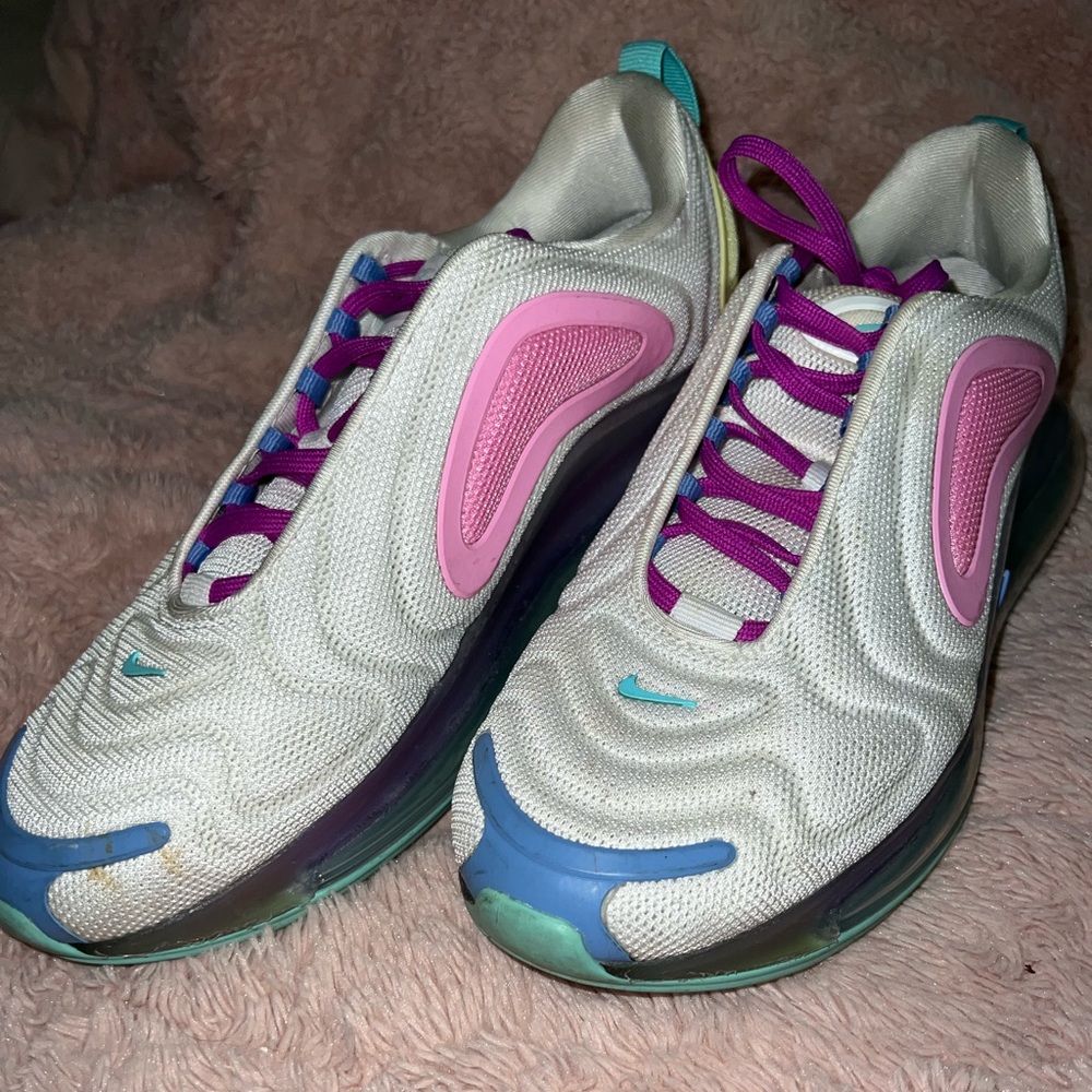 Used WOMENS Nike shoes